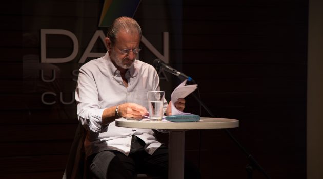 1er encuentro de Booktubbers y Bookstagrammers por la paz. Nos reunimos a discutir los tópicos de mi libro "La Guerra: Un crimen contra la humanidad".